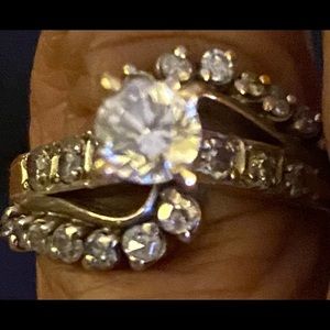 14k gold diamonds ring.